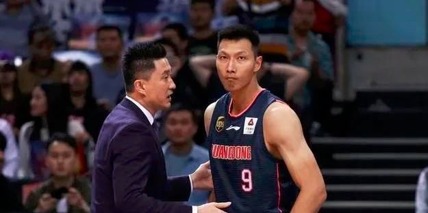 他的昂扬对准她湿润的入口视频
