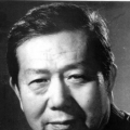 男人舔美女尿口
